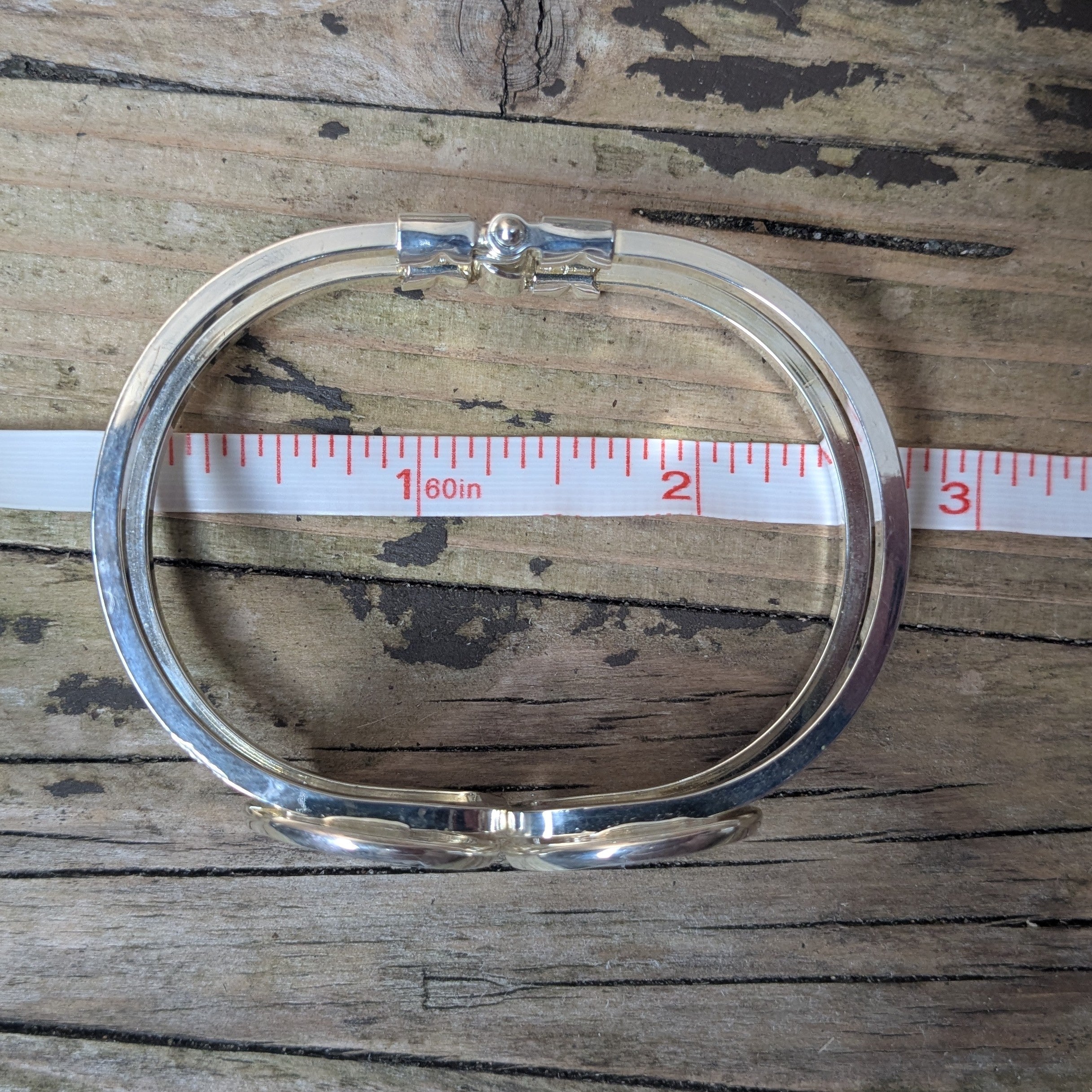 NEW Bee Bangle (green)
