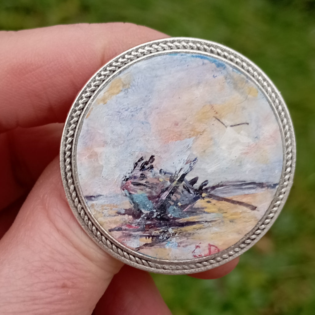 original painting of the renowned shipwreck in Co Donegal is delicately presented as an antiqued silver plated bezel brooch. Created by Northern Irish artist Caroline Dilworth,